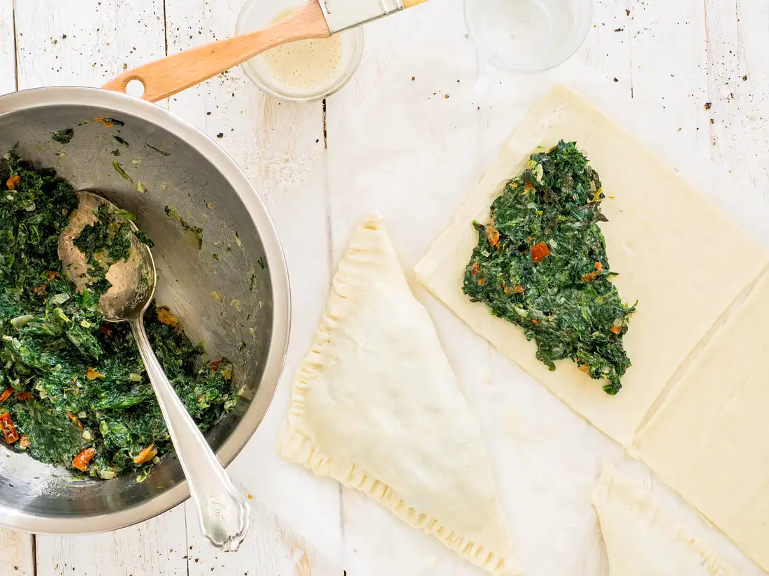 Spinattaschen-vegan-und-lecker-Spinach-Pockets-Vegan-and-Delicious-2.webp